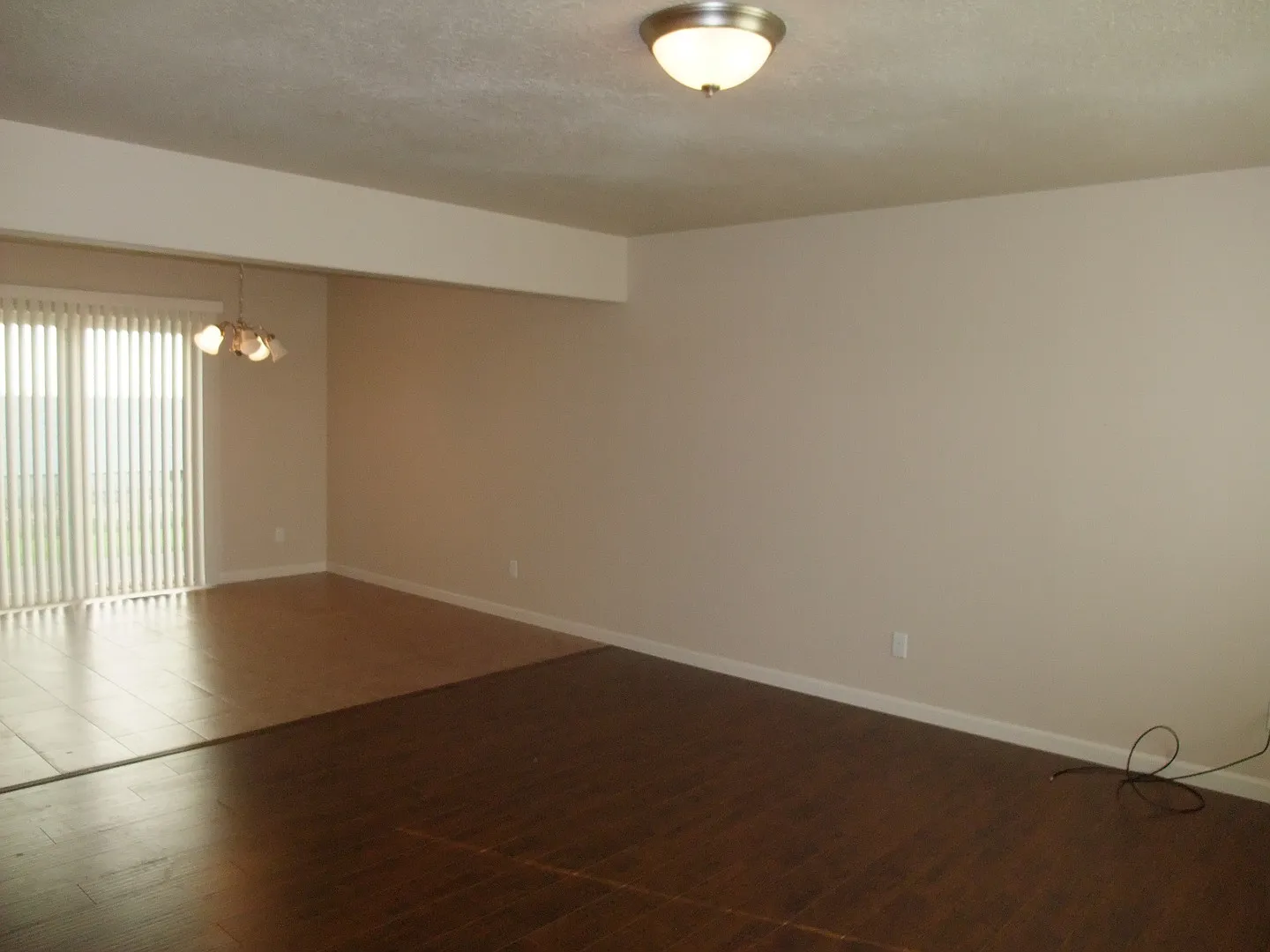 Newer 3 bedroom 2 1/2 bath with AC. Owner paid Water/Sewer ! — Photo 2