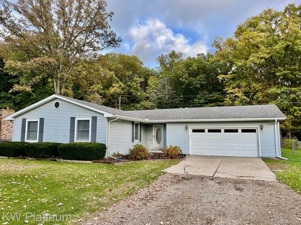 4931 Iroquois Trl, North Street, MI 48049