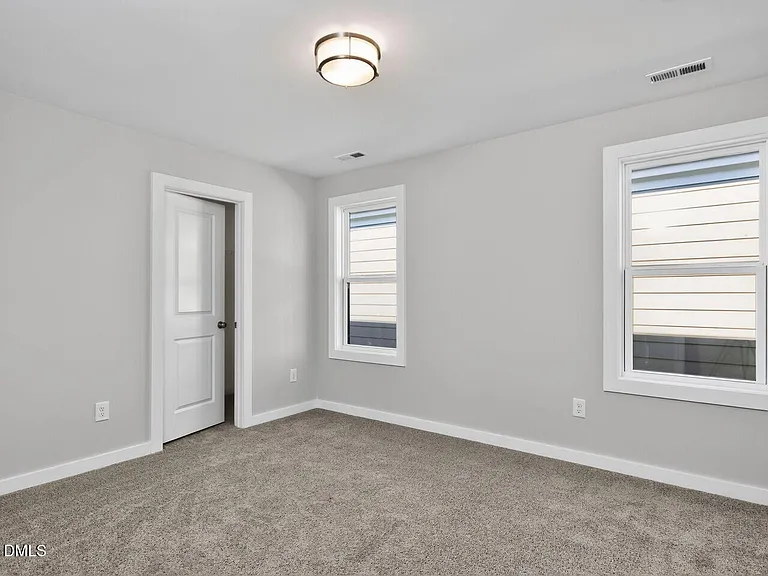 85 Parkland Dr — Photo 10