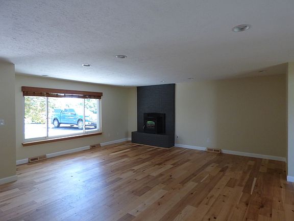 2nd image of 9148 Fleetwood Ave