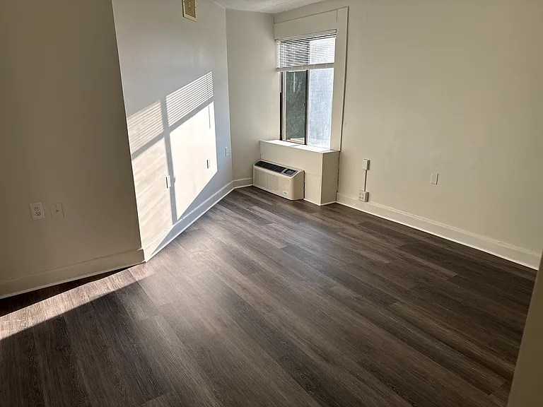 60 Strawberry Hill Ave #418 — Photo 9