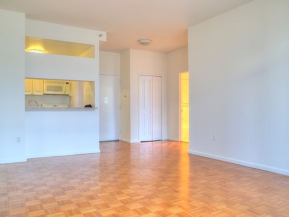 5th image of 350 W 43rd St APT 15D