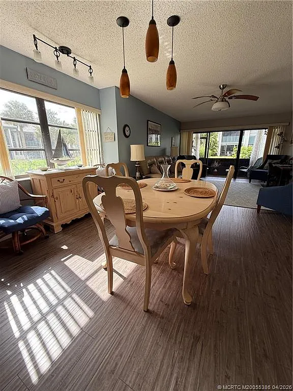 2 bed, 4.0 bath, 1300 sqft, $1,600 — Photo 1