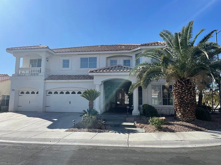 8757 Castle Hill Ave — Photo 2