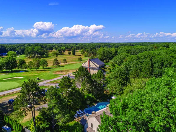2 Clubhouse Dr, Kennebunk, ME 04043
