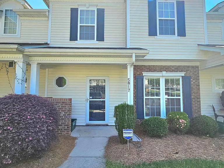 5817 Fox Point Cir — Photo 1