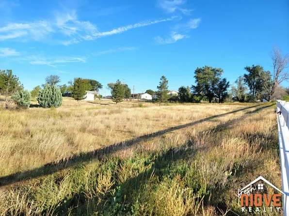 907 S Pine Street E, Ulysses, KS 67880