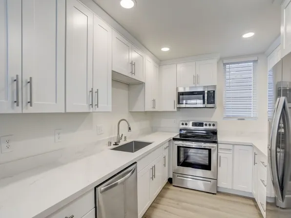 1112 S 8th St, Tacoma, WA