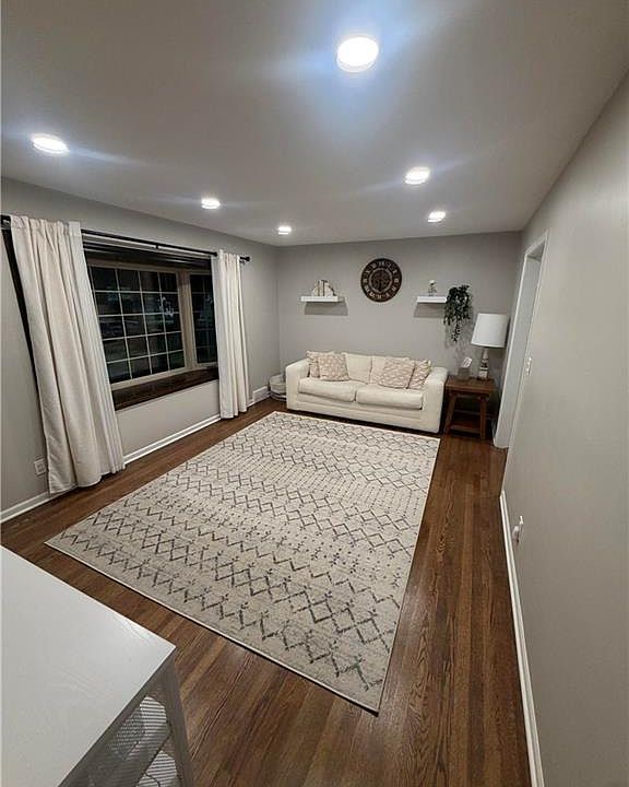 2nd image of 6615 Switzer Ln