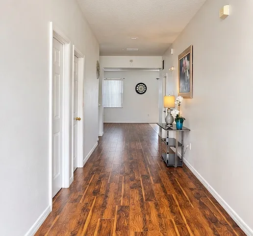 6 bed, 4.5 bath, 3406 sqft, $2,795 — Photo 3
