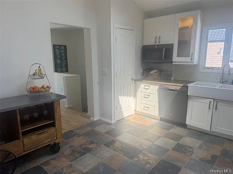 458 W Chester St #UPPER — Photo 8
