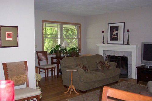 4th image of 1124 Sherman Ave