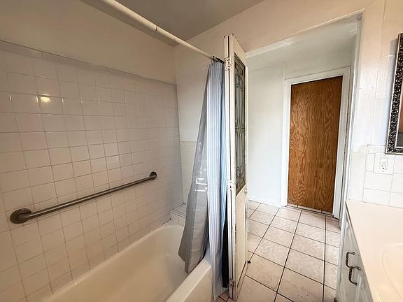 2nd image of 4710 NE 1st Ter