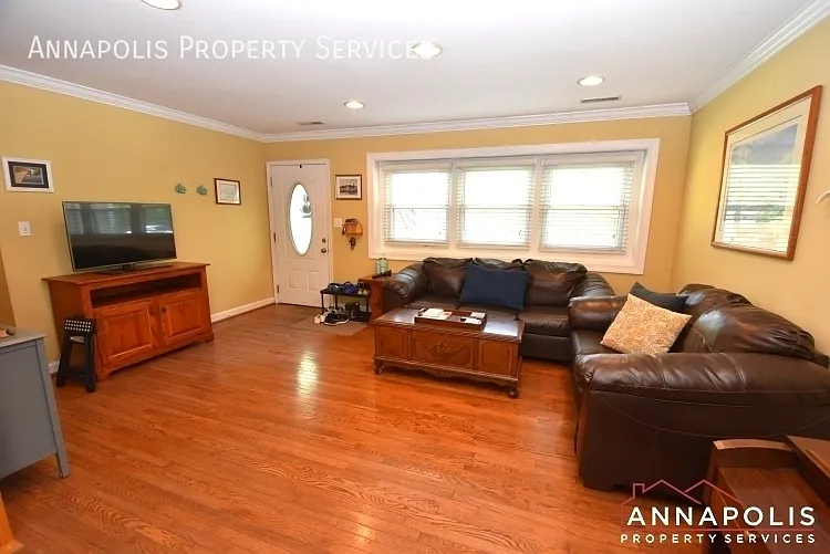 957 Highpoint Dr — Photo 5