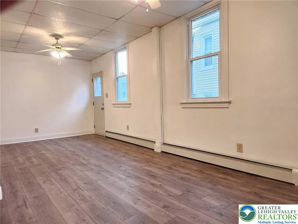2 bed, 1.0 bath, 868 sqft, $1,550 — Photo 3