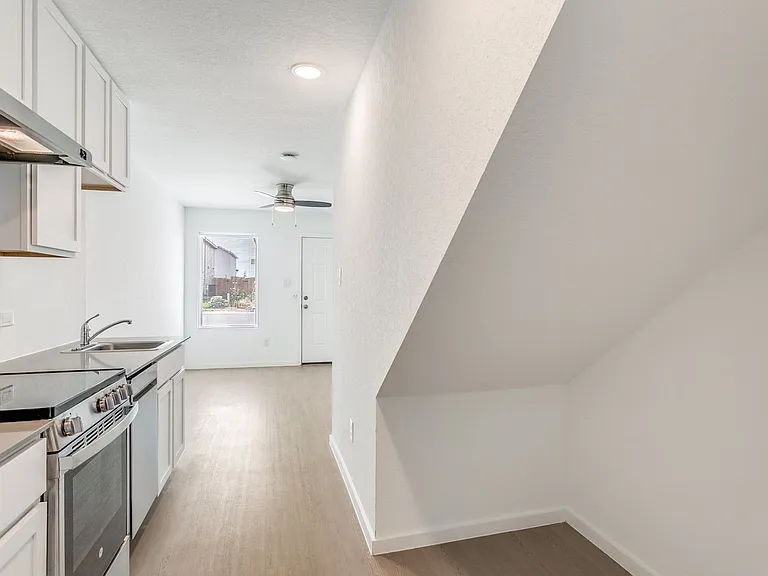 5010 Primrose Rdg — Photo 11