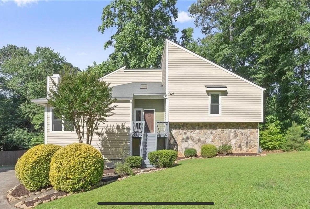 5 bed, 3.5 bath, 3042 sqft, $3,500 — Photo 1