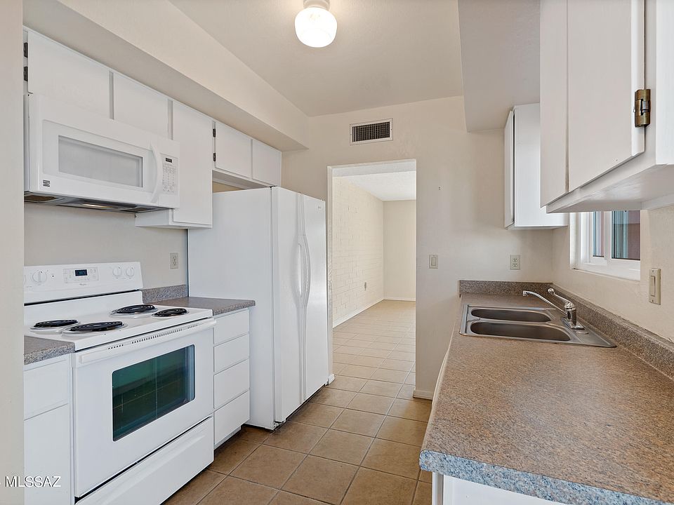 1st image of 412 N Calle Del Chancero