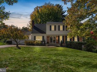 7818 New London Dr, Springfield, VA 22153