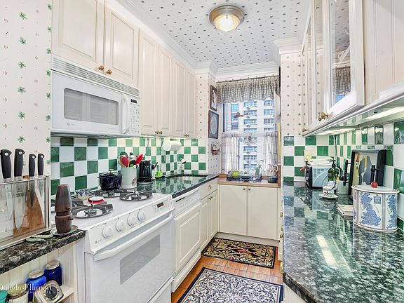 5th image of 410 E 52nd St #7D