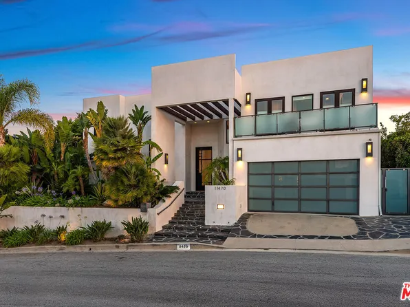 11470 Dona Evita Dr, Studio City, CA 91604