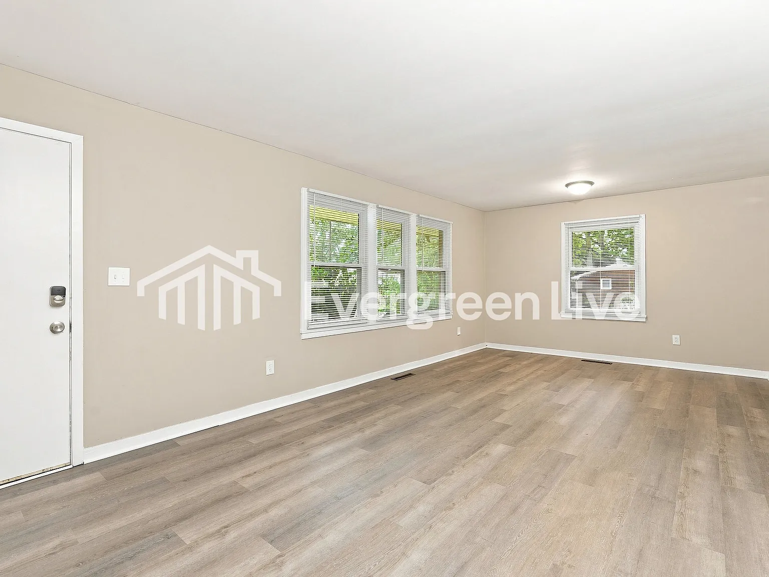 3 bed, 2.0 bath, 1000 sqft, $1,545 — Photo 2