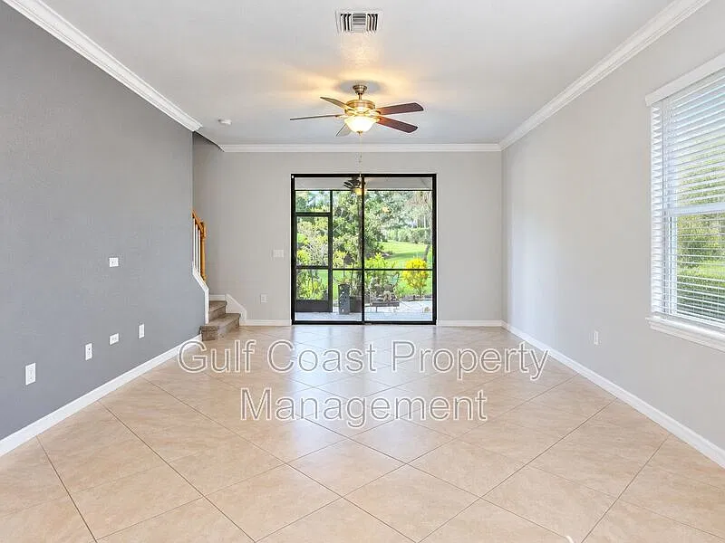 3 bed, 2.5 bath, 1926 sqft, $2,200 — Photo 3