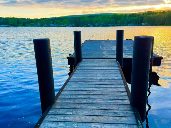 150 Shafran Dr, Lake Ariel, PA 18436