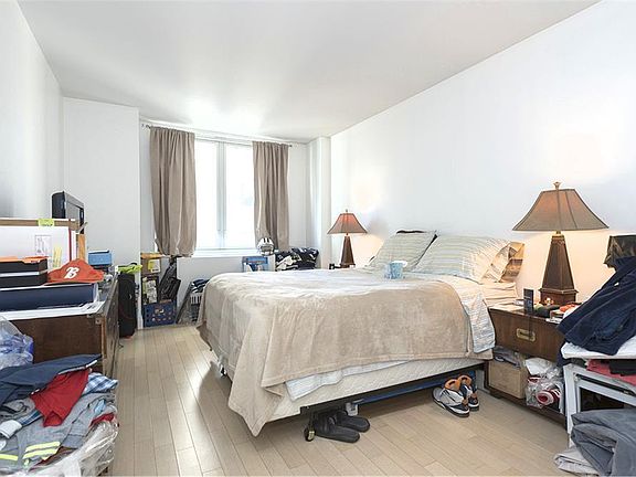 3rd image of 211 E 46th St #26E