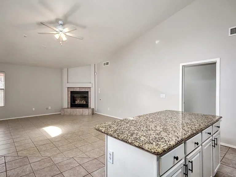 12715 W Cambridge Ave — Photo 16
