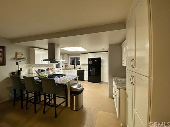 5th image of 402 Sandalwood Dr
