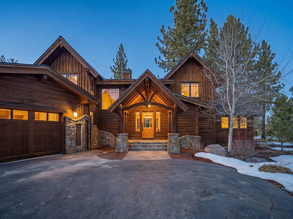9353 Heartwood Dr