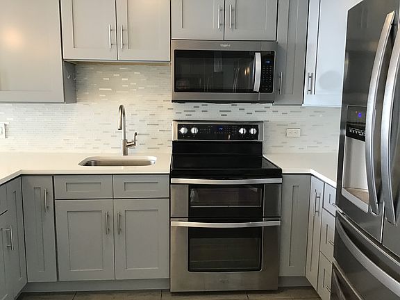 2nd image of 1660 N Lasalle St #3405