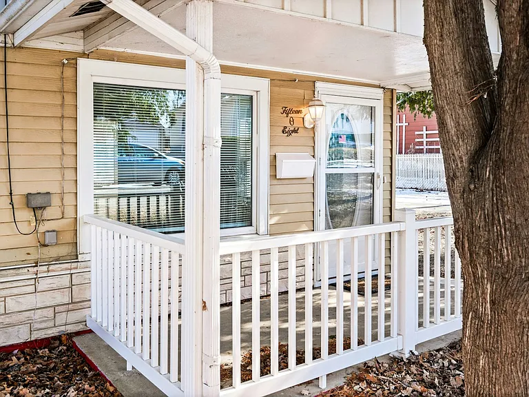 1508 Wilson St — Photo 2