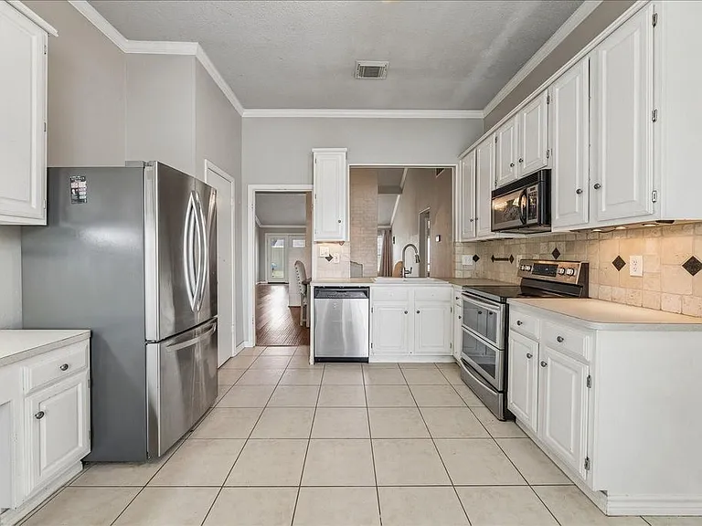 10131 Golden Sunshine Dr — Photo 8