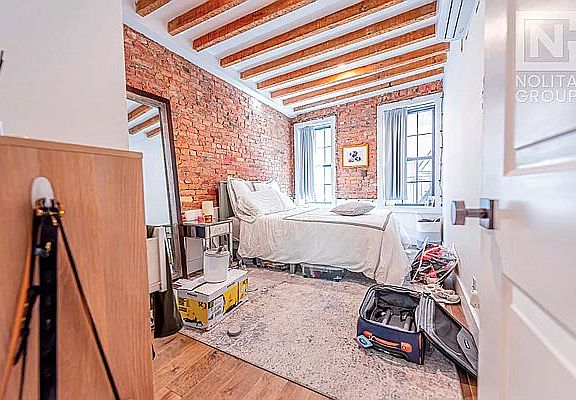 4th image of 152 W 49th St #2EE