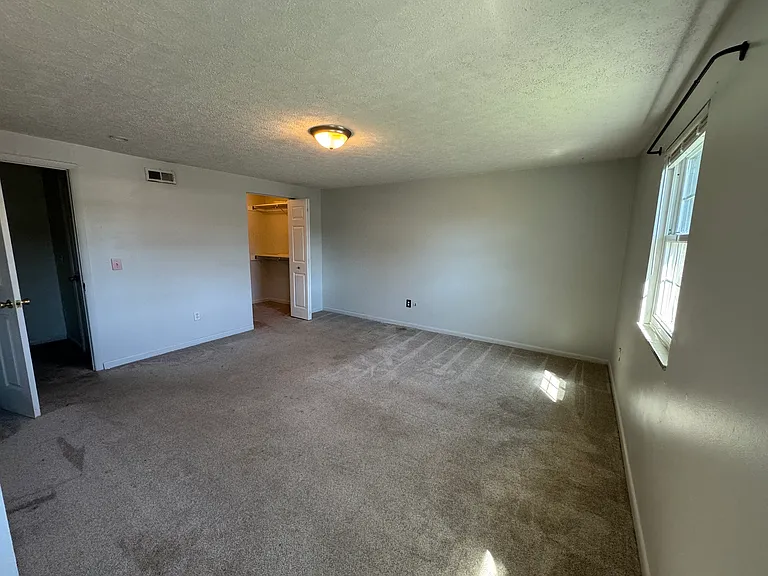 807 Clareridge Ln — Photo 2