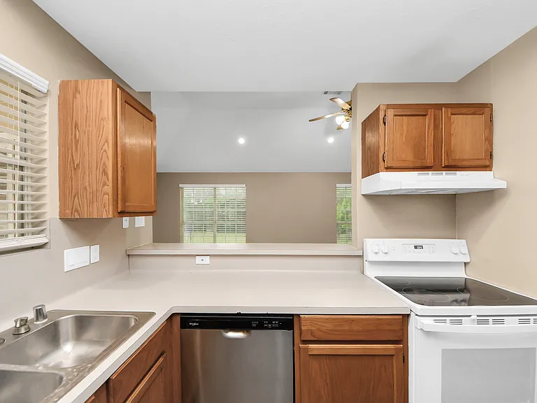 1163 Lovett St — Photo 34