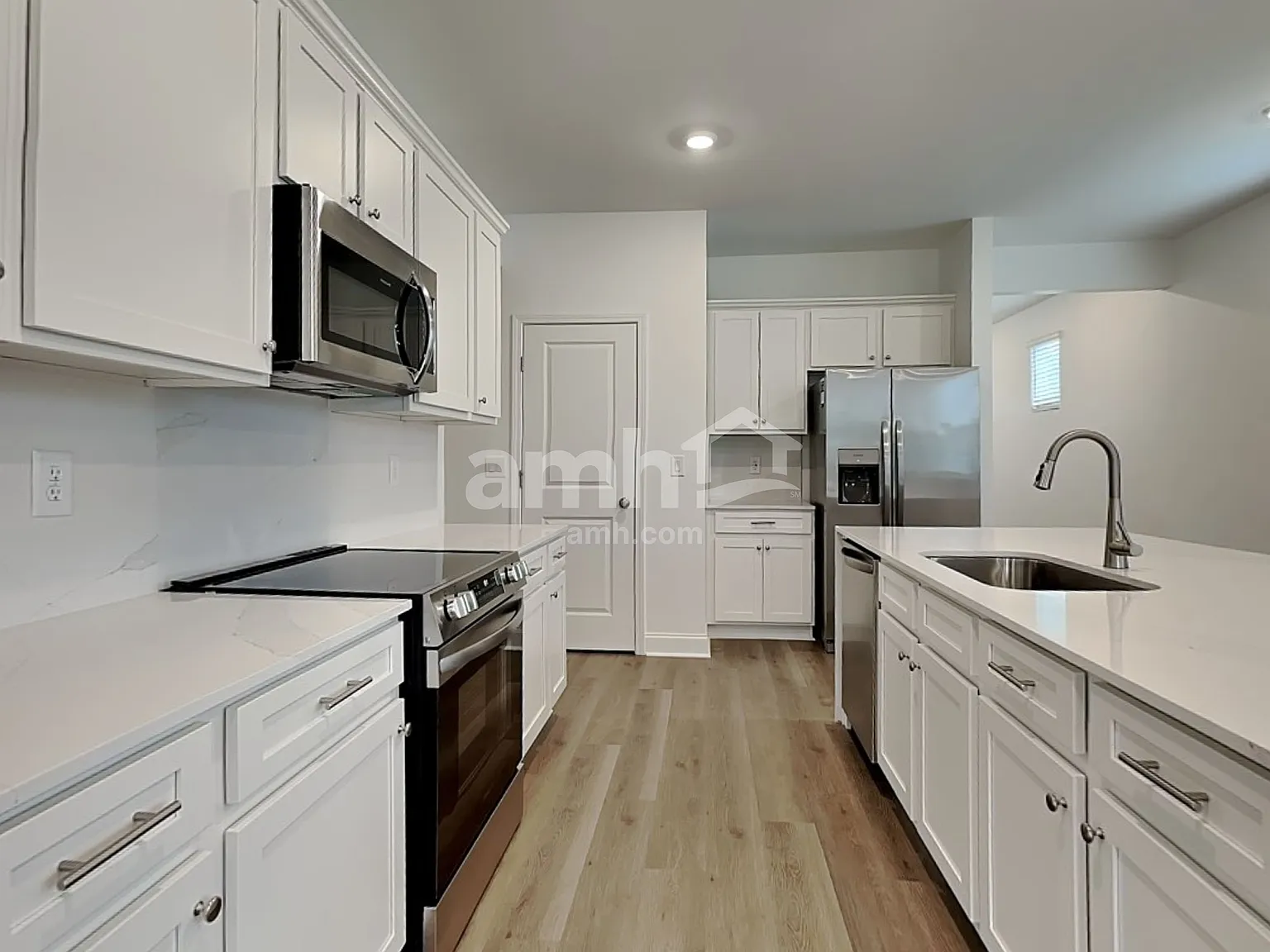 3 bed, 2.5 bath, 1800 sqft, $2,580 — Photo 3