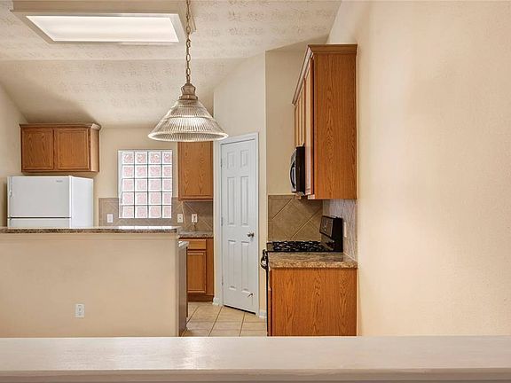 4th image of 15919 Pleasant Green Cir