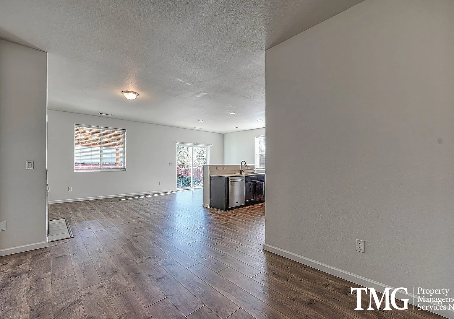Single-Level Vancouver Home with Covered Patio & Fenced Backyard — Photo 4
