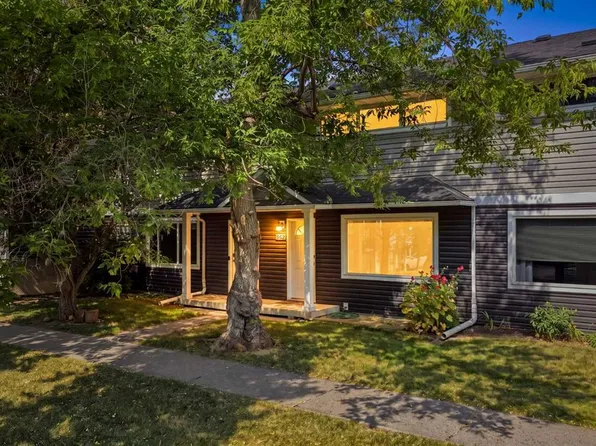 542 N Regal Park NE, Calgary, AB T2E 0S6