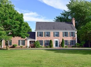 339 W Woodlyn Dr, Mequon, WI 53092