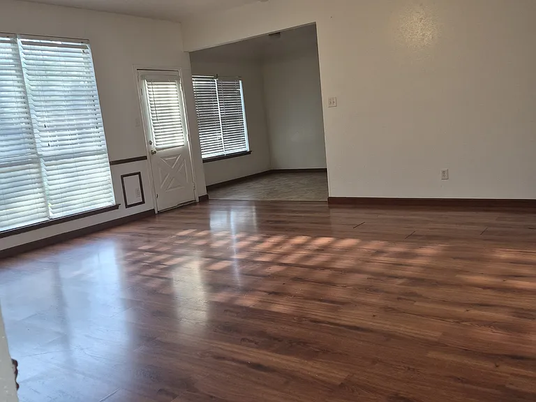 5524 Royal Meadow Ln — Photo 3