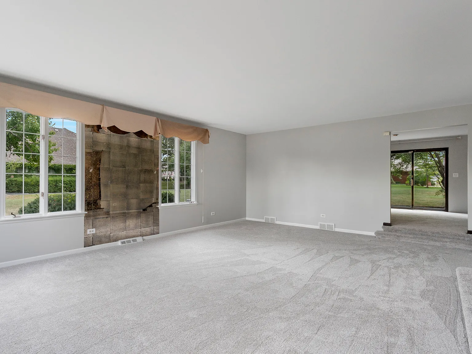 5 bed, 2.5 bath, 3339 sqft, $4,700 — Photo 4