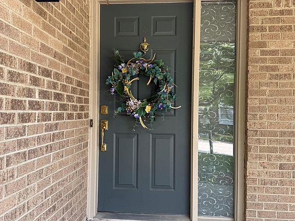 4th image of 1658 Hillside Ln