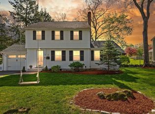 18 Oxbow Rd, Lynnfield, MA 01940