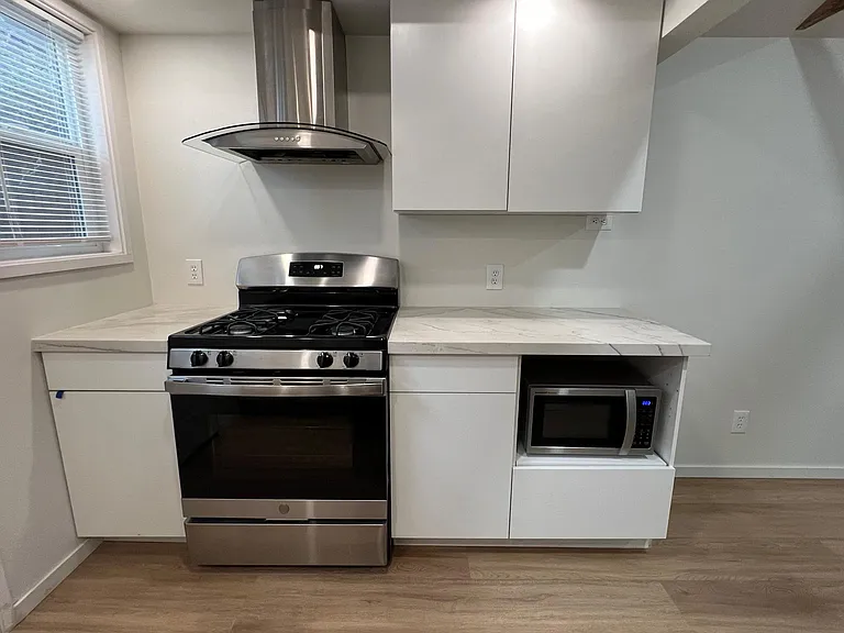 343 Stewart St #1/2 — Photo 4