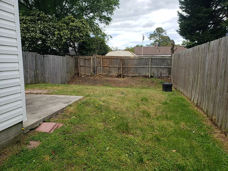 8129 Redmon Rd #B — Photo 20