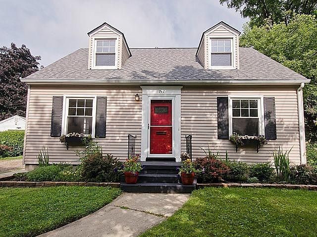 1st image of 717 Linda Vista Ave